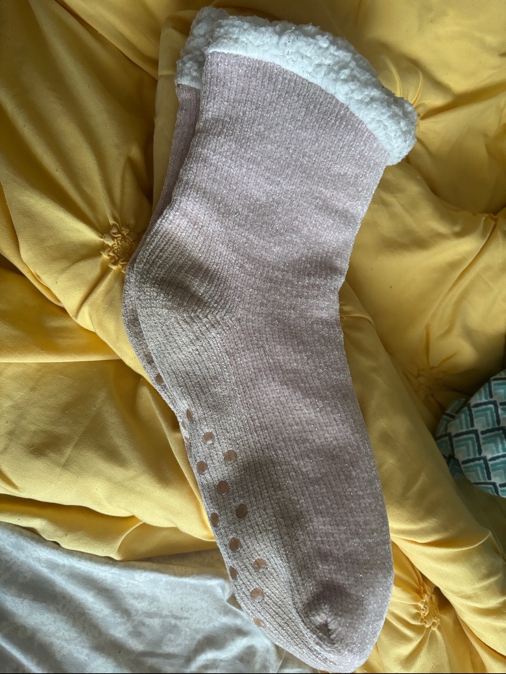 Cozy Fleece-Lined Non-Slip Crew Socks - Light Pink